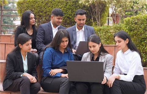 MBA in Finance vs MBA in Marketing: Curriculum & Management Focus
